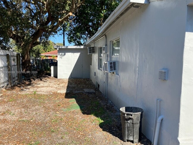 2226 NW 98th St in Miami, FL - Building Photo - Building Photo