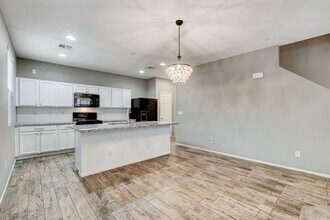 9056 Walker Lake Ct in Las Vegas, NV - Building Photo - Building Photo