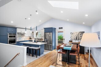 5257 37th Ave SW in Seattle, WA - Building Photo - Building Photo