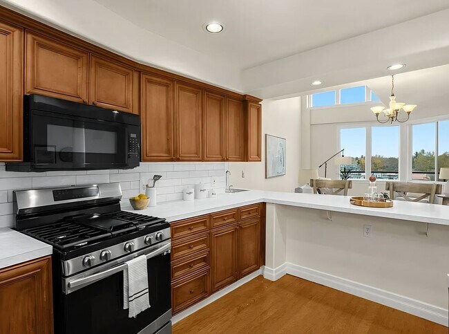 property at 905 N Harbour Dr