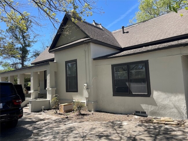 402 S Pearl St in Trenton, TX - Foto de edificio - Building Photo