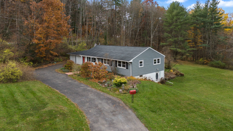 590 Dugan Rd in Owego, NY - Foto de edificio