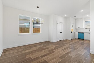 135 S Virginia St in La Porte, TX - Building Photo - Building Photo