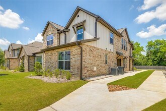239 Park Place Cir in Waller, TX - Building Photo - Building Photo