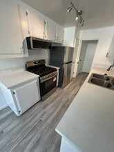 12225 San Vicente Blvd in Los Angeles, CA - Foto de edificio - Building Photo