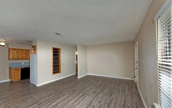 306 Orchard St in San Marcos, TX - Building Photo - Building Photo