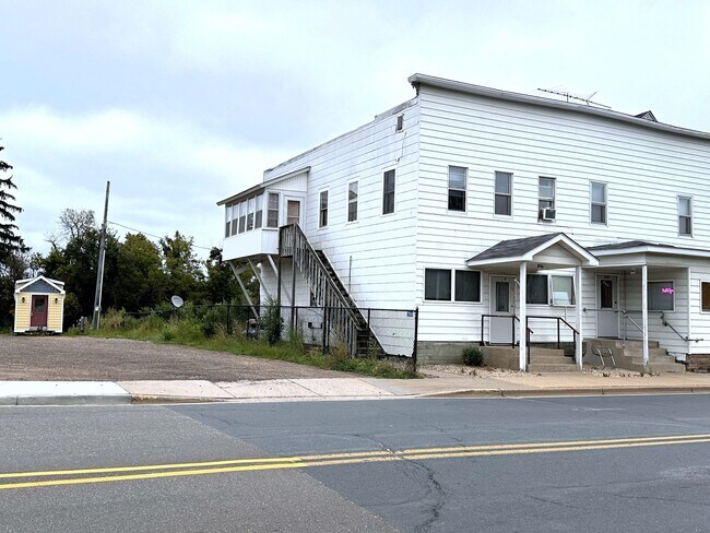 118 Spring St, Unit 1 in Somerset, WI - Building Photo - Building Photo