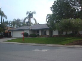 4701 Ironwood Way in Bakersfield, CA - Building Photo