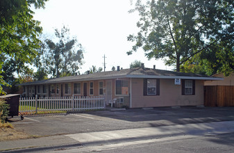 2720 Forrest St in Sacramento, CA - Building Photo - Building Photo