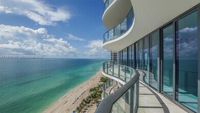 19575 Collins Ave in Sunny Isles Beach, FL - Foto de edificio - Building Photo