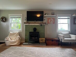 61 Old Black Point Rd in East Lyme, CT - Building Photo - Building Photo