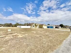 13131 Zarbis Dr in Spring Hill, FL - Building Photo - Building Photo