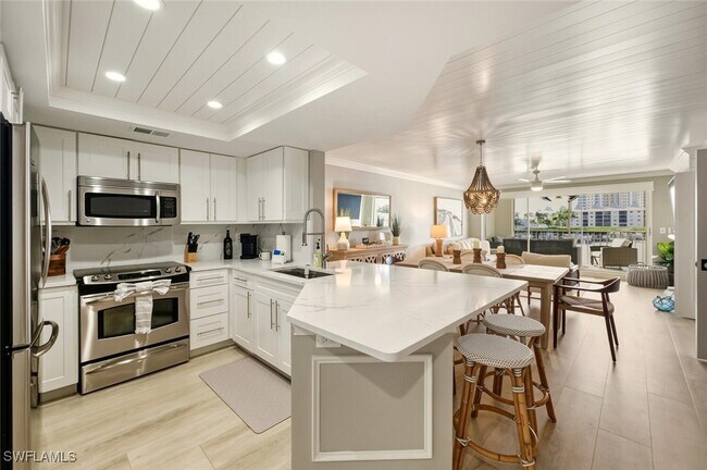 9103 Vanderbilt Dr in Naples, FL - Building Photo - Building Photo