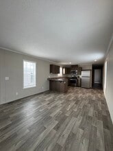 2340 Maple Dr in Fenton, MI - Foto de edificio - Building Photo