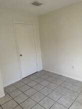 7094 CR 213 in Wildwood, FL - Foto de edificio - Building Photo