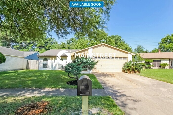 8715 Victoria Forest Dr in Houston, TX - Building Photo