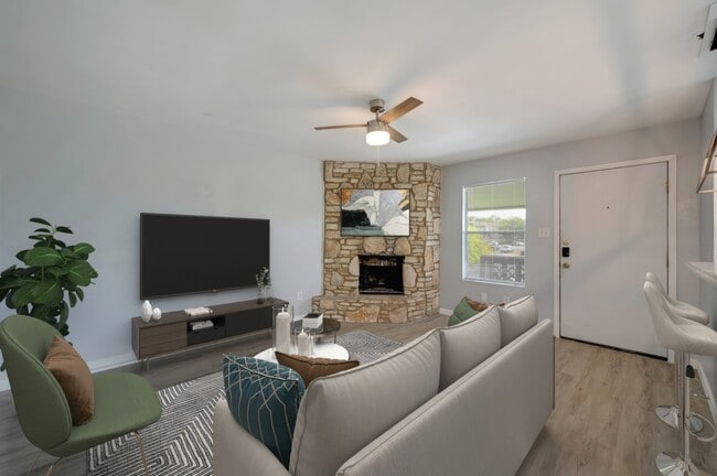 809 Bracewood Cir, Unit C in San Marcos, TX - Building Photo - Building Photo