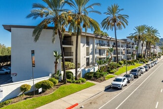 Plaza at Sherman Oaks in Sherman Oaks, CA - Building Photo - Building Photo