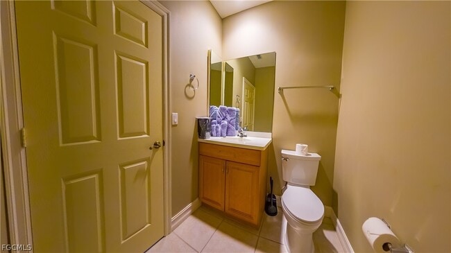 5626 Cape Harbour Dr in Cape Coral, FL - Building Photo - Building Photo