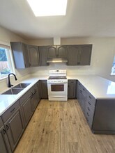 127 S Macleod Ave-Unit -B in Arlington, WA - Building Photo - Building Photo