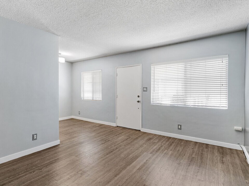 539 E 11th St in Long Beach, CA - Building Photo