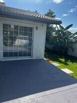 8640 SW 208th Terrace in Cutler Bay, FL - Foto de edificio - Building Photo