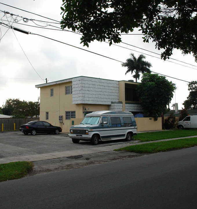 140 NE 1st Ave in Dania Beach, FL - Building Photo