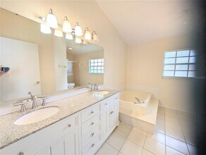 5539 Wilde Oak Way in Sarasota, FL - Building Photo - Building Photo