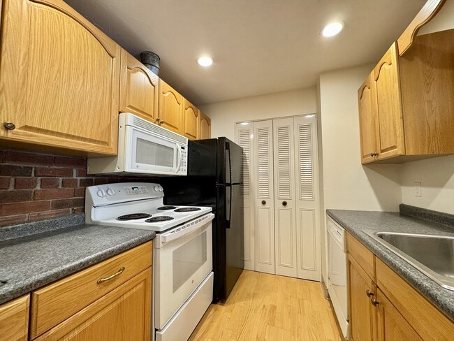 25 Greentree Ln in Weymouth, MA - Building Photo - Building Photo