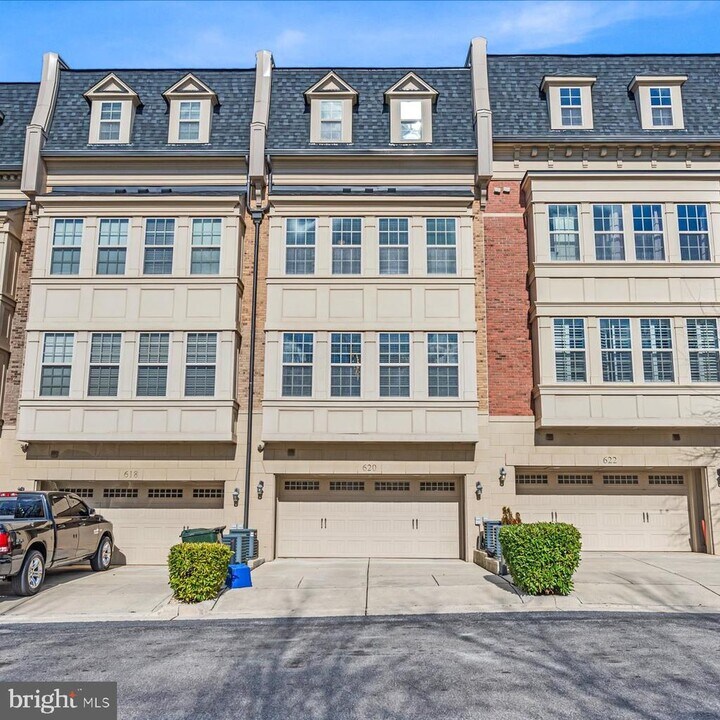 620 Overlook Park Dr in Oxon Hill, MD - Building Photo
