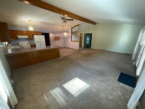142 Takacs Dr in Wadsworth, OH - Building Photo - Building Photo