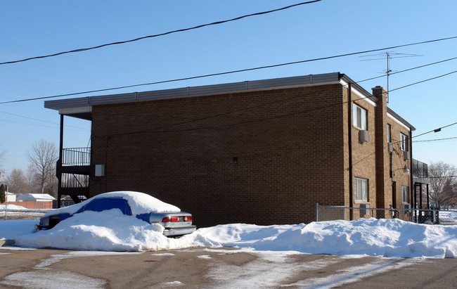 Nor East Apartments in Eastpointe, MI - Foto de edificio - Building Photo