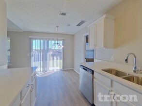 1310 Cloyne Dr in Arlington, TX - Foto de edificio - Building Photo