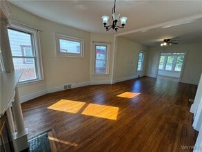 401 Parkside Ave in Buffalo, NY - Building Photo - Building Photo