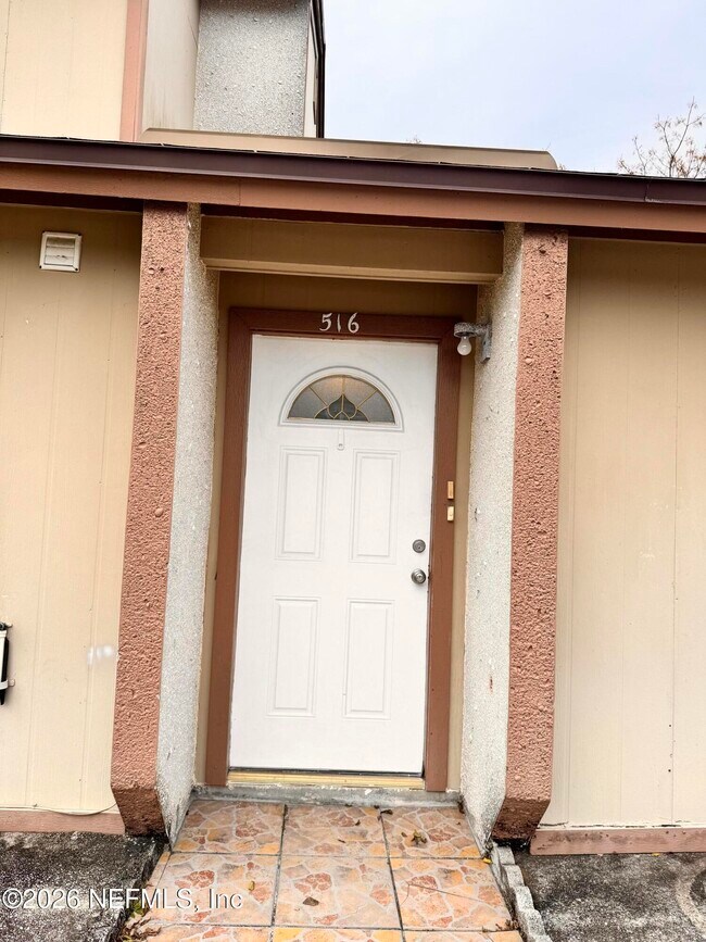 516 Aquatic Dr in Atlantic Beach, FL - Foto de edificio - Building Photo