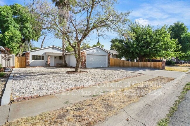 334 W Duranta St in Roseville, CA - Building Photo - Building Photo