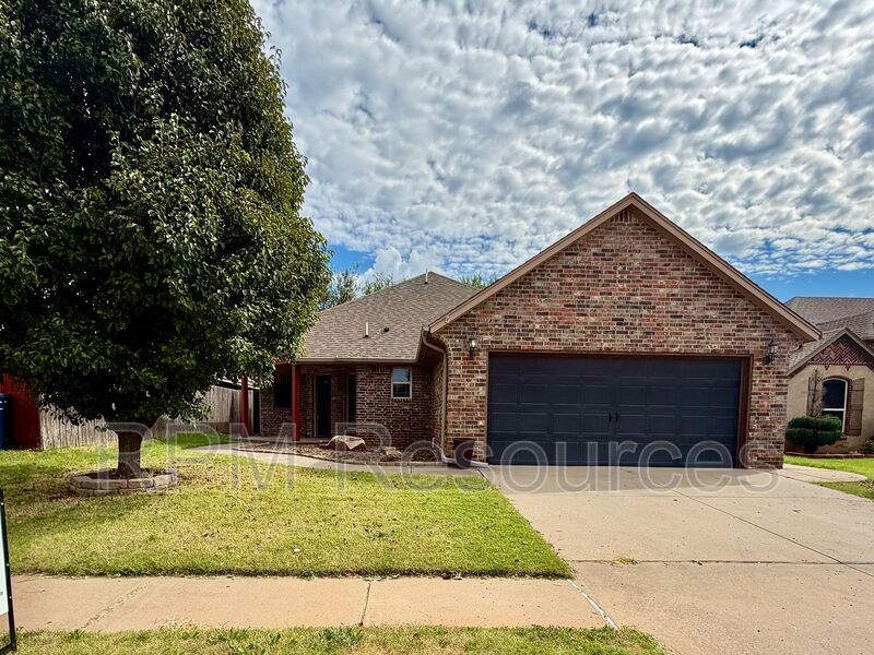 1904 Timber Crossing in Yukon, OK - Building Photo