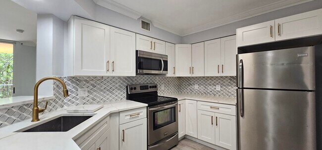 400 Scotia Dr in Hypoluxo, FL - Building Photo - Building Photo