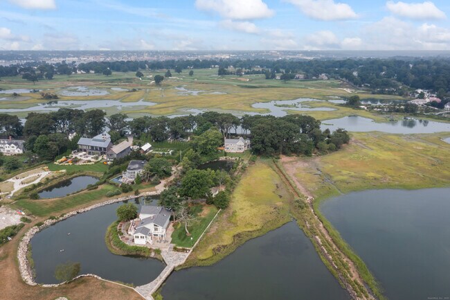 52 Shorehaven Rd in Norwalk, CT - Building Photo - Building Photo