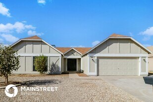 4520 N 106th Ave in Phoenix, AZ - Building Photo