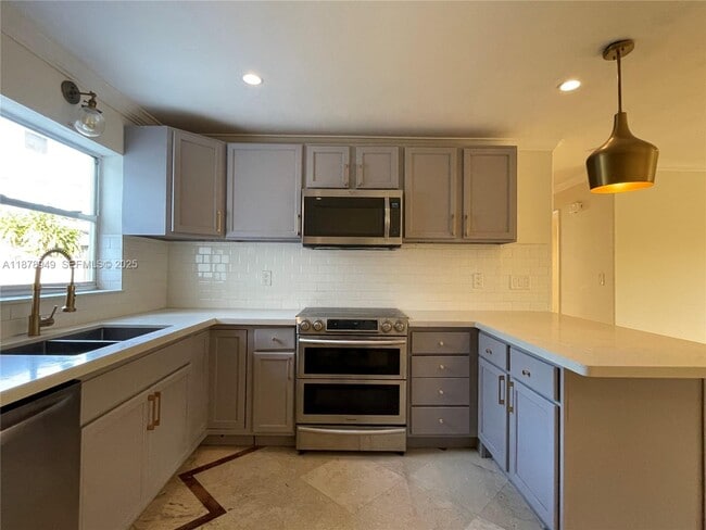 1107 NE 8th St in Hallandale Beach, FL - Building Photo - Building Photo