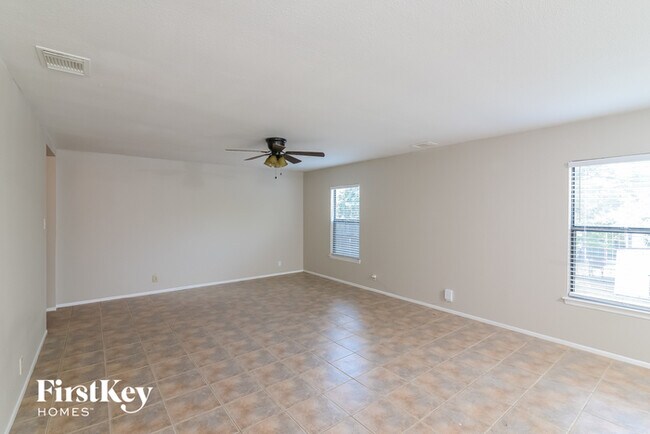 7720 Wood Bluff in San Antonio, TX - Building Photo - Building Photo