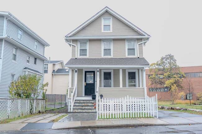 11 Burritt Ave in Norwalk, CT - Building Photo - Building Photo