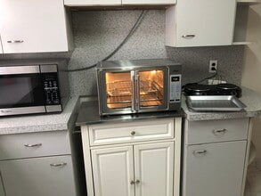 266 E 54th St, Unit Apartment in Elmwood Park, NJ - Foto de edificio - Building Photo