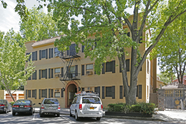 Senator Place Apartments