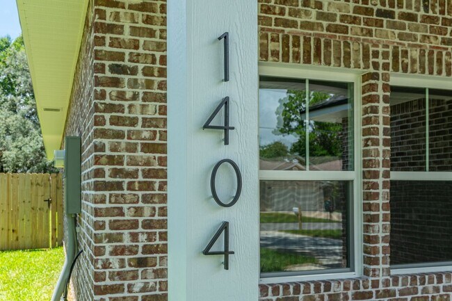 1404 Hickory St in Niceville, FL - Building Photo - Building Photo