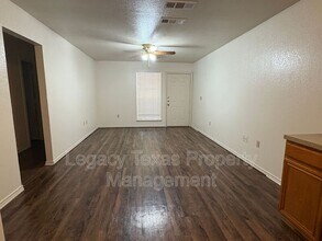 1112 Williams Ave in Cleburne, TX - Building Photo - Building Photo
