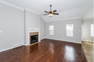 45 Green Hills Dr in Oakland, TN - Foto de edificio - Building Photo