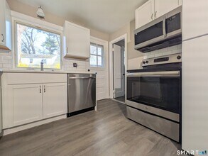 414 Salmon Brook St in Granby, CT - Building Photo - Building Photo