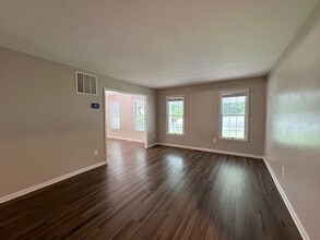 7800 Roundabout Way in Springfield, VA - Building Photo - Building Photo